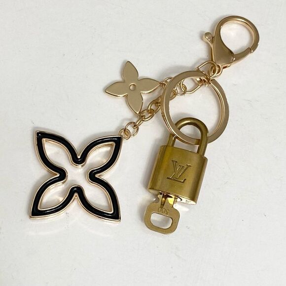 LOUIS VUITTON LOCK AND KEY 🔐 ON GOLD TONE KEYCHAIN #300 - Picture 1 of 8